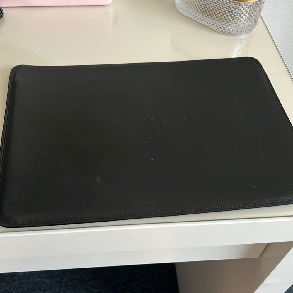 apple macbook 13” air/pro leather sleeve